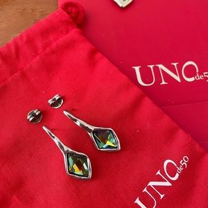 UNOde50 silver earrings.